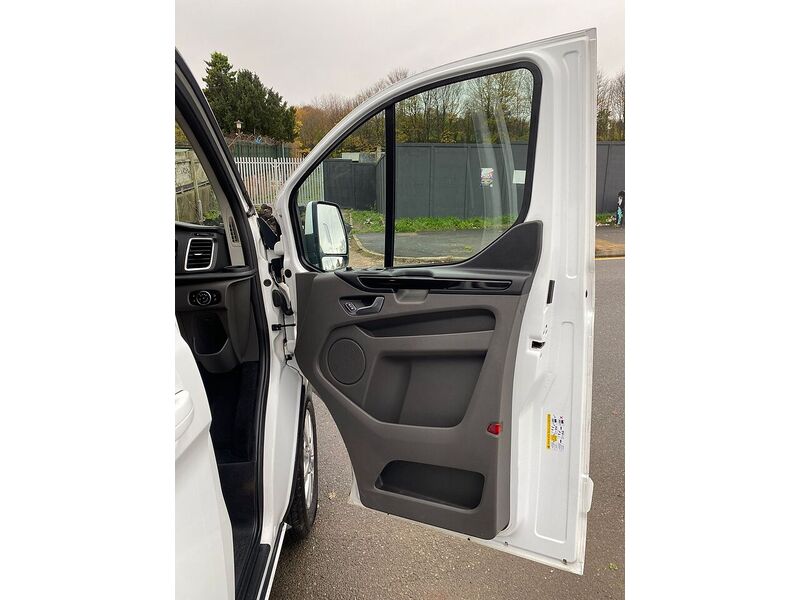 Ford Transit Custom 2.0 300 EcoBlue Limited Crew Van Double Cab 5dr Diesel Auto L2 H1 Euro 6 (s/s) (5 Seat) (130 ps) - U93