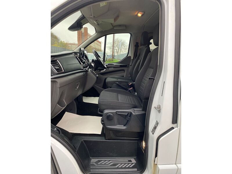 Ford Transit Custom 2.0 300 EcoBlue Limited Crew Van Double Cab 5dr Diesel Auto L2 H1 Euro 6 (s/s) (5 Seat) (130 ps) - U93