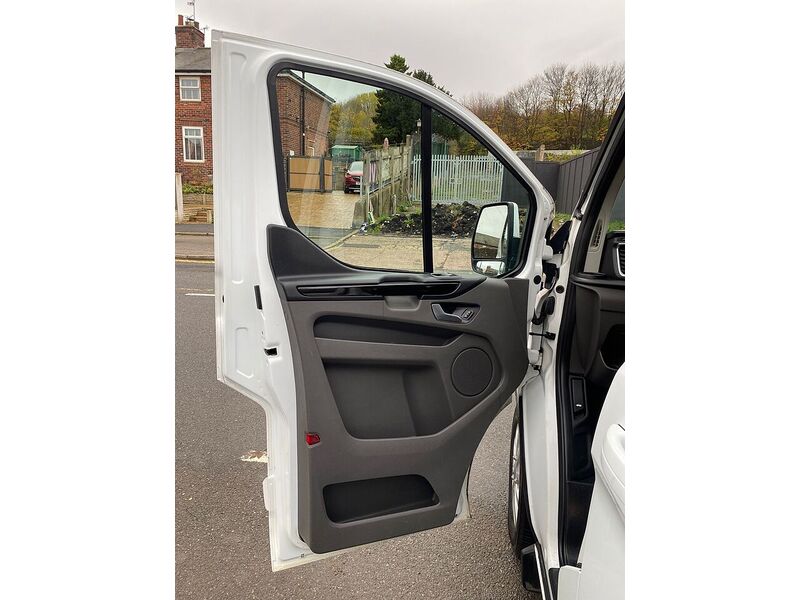 Ford Transit Custom 2.0 300 EcoBlue Limited Crew Van Double Cab 5dr Diesel Auto L2 H1 Euro 6 (s/s) (5 Seat) (130 ps) - U93
