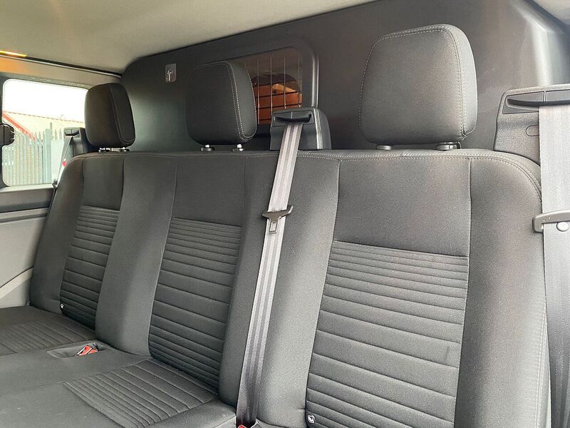 Ford Transit Custom 2.0 300 EcoBlue Limited Crew Van Double Cab 5dr Diesel Auto L2 H1 Euro 6 (s/s) (5 Seat) (130 ps) - U93