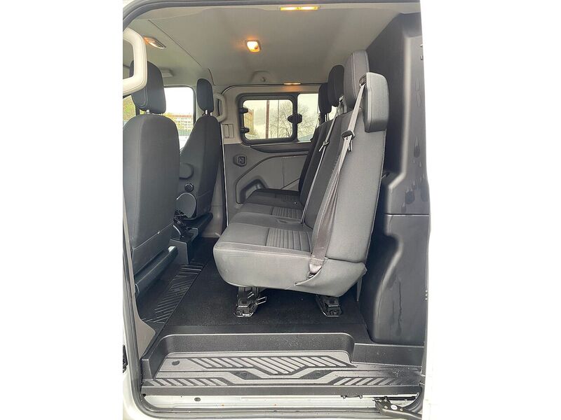 Ford Transit Custom 2.0 300 EcoBlue Limited Crew Van Double Cab 5dr Diesel Auto L2 H1 Euro 6 (s/s) (5 Seat) (130 ps) - U93