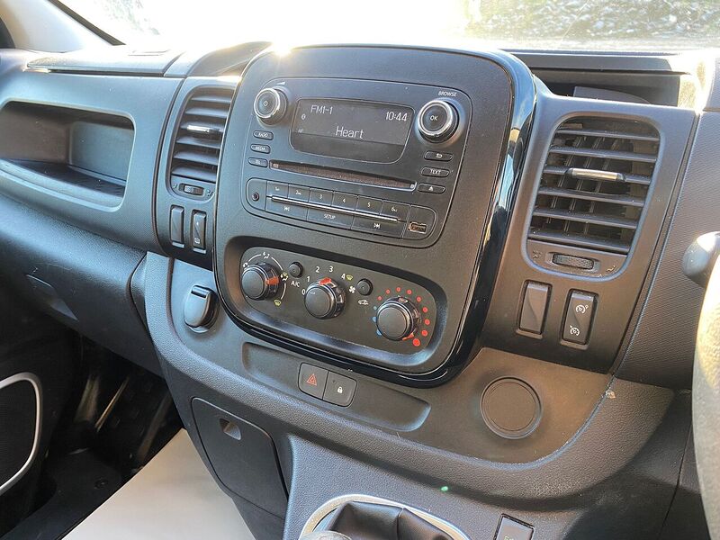 Vauxhall Vivaro 1.6 CDTi 2900 Sportive Panel Van 5dr Diesel Manual L2 H1 Euro 5 (115 ps) - U99
