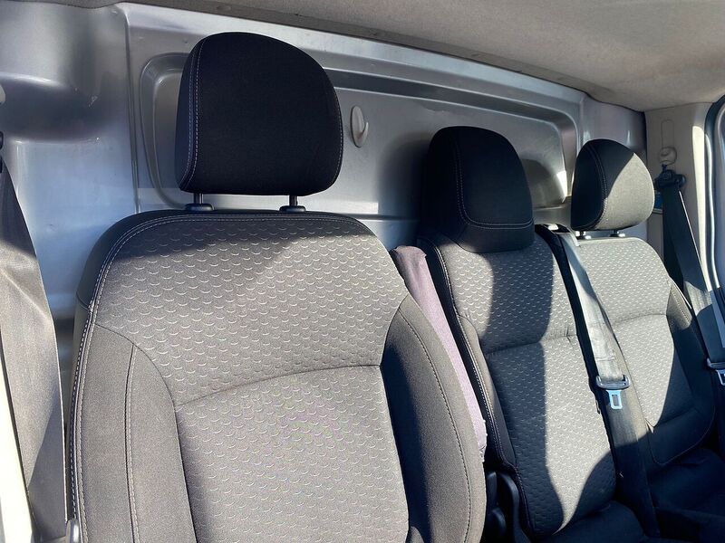 Vauxhall Vivaro 1.6 CDTi 2900 Sportive Panel Van 5dr Diesel Manual L2 H1 Euro 5 (115 ps) - U99