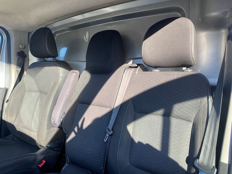 Vauxhall Vivaro 1.6 CDTi 2900 Sportive Panel Van 5dr Diesel Manual L2 H1 Euro 5 (115 ps) - U99
