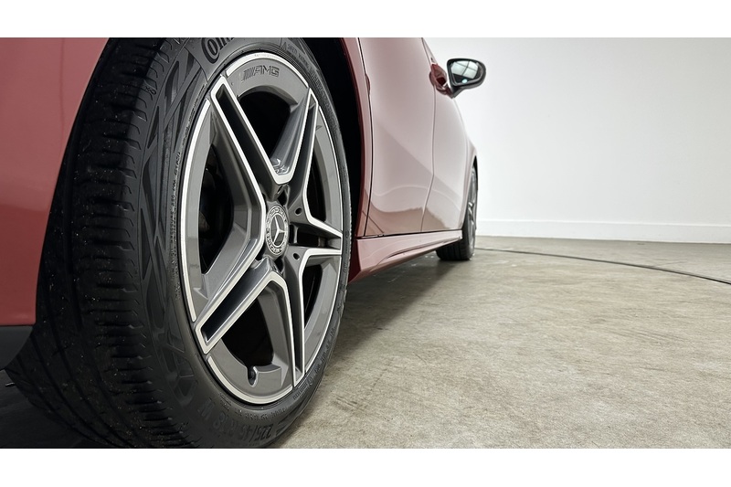 Mercedes-Benz A Class A180 AMG Line - U100