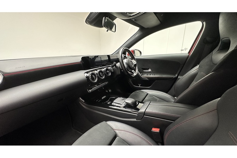 Mercedes-Benz A Class A180 AMG Line - U100