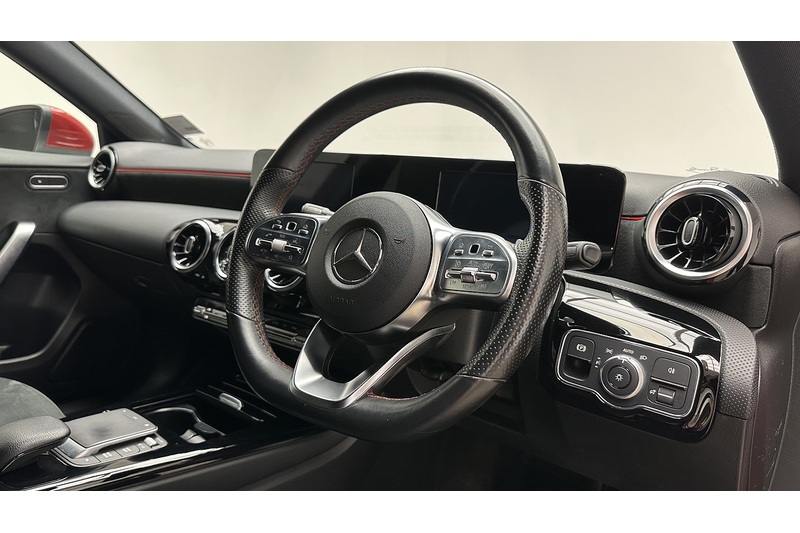 Mercedes-Benz A Class A180 AMG Line - U100