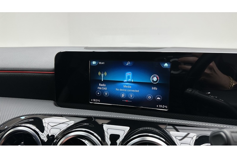 Mercedes-Benz A Class A180 AMG Line - U100