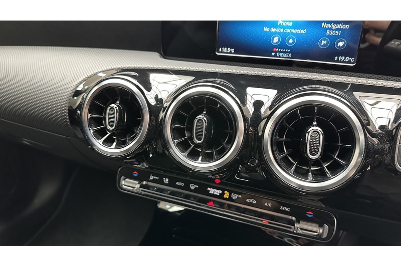 Mercedes-Benz A Class A180 AMG Line - U100