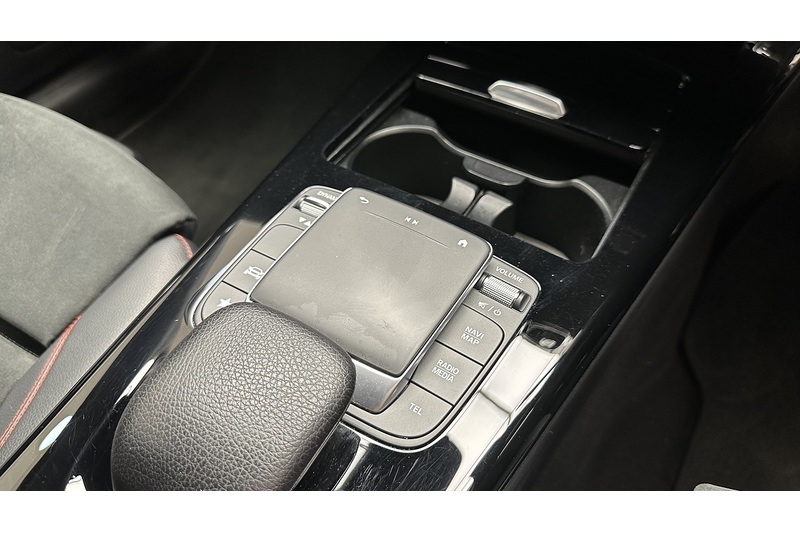 Mercedes-Benz A Class A180 AMG Line - U100