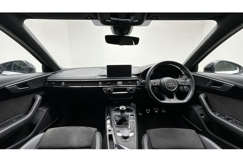 Audi A4 Avant TFSI Black Edition - U1056