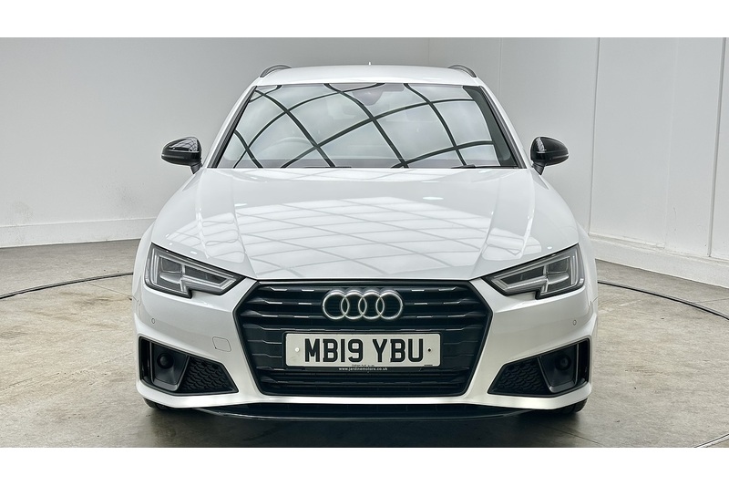 Audi A4 Avant TFSI Black Edition - U1056