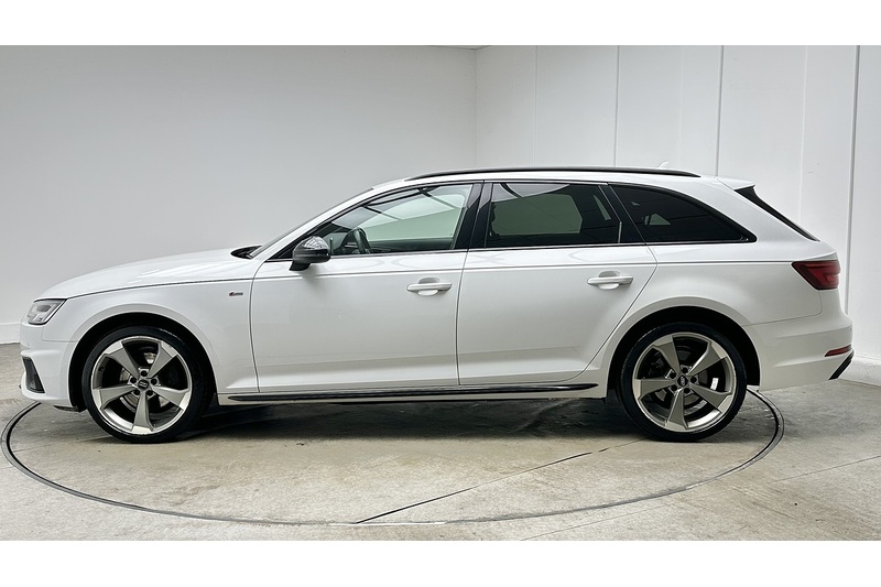 Audi A4 Avant TFSI Black Edition - U1056