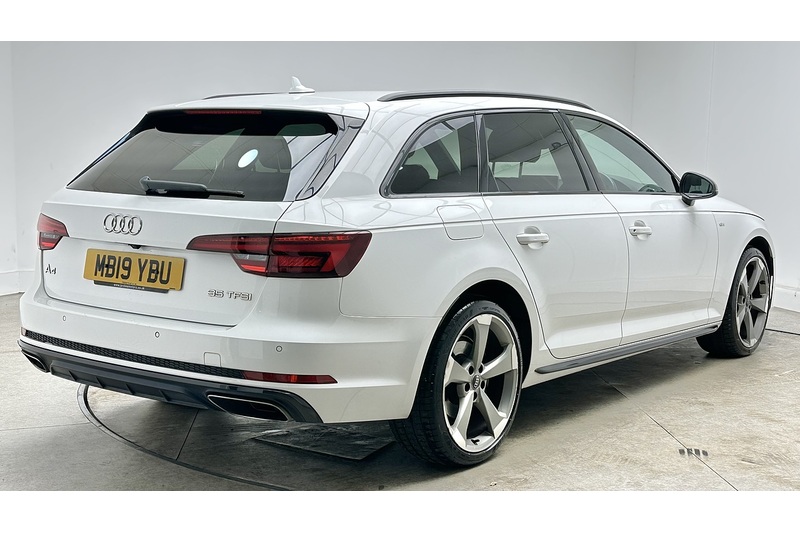 Audi A4 Avant TFSI Black Edition - U1056