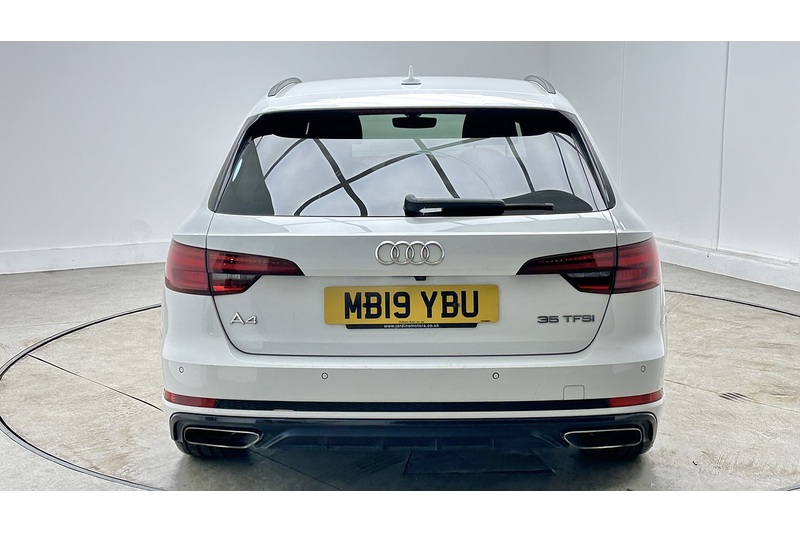 Audi A4 Avant TFSI Black Edition - U1056