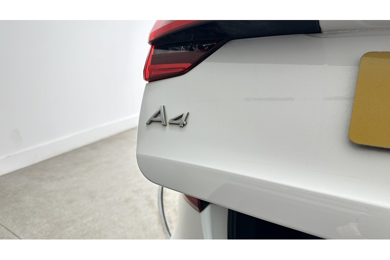 Audi A4 Avant TFSI Black Edition - U1056