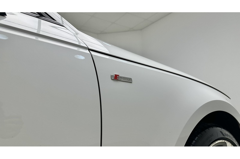 Audi A4 Avant TFSI Black Edition - U1056