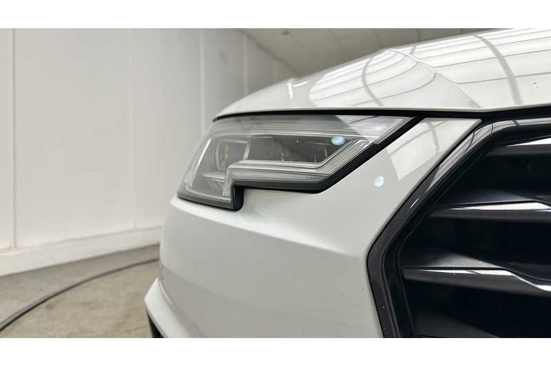 Audi A4 Avant TFSI Black Edition - U1056