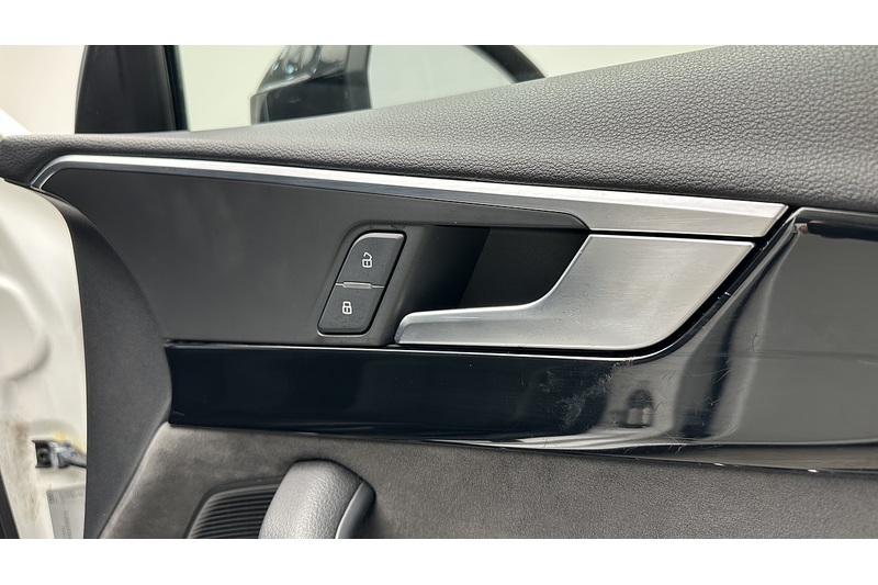 Audi A4 Avant TFSI Black Edition - U1056