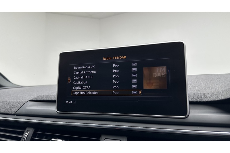 Audi A4 Avant TFSI Black Edition - U1056