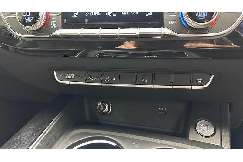 Audi A4 Avant TFSI Black Edition - U1056