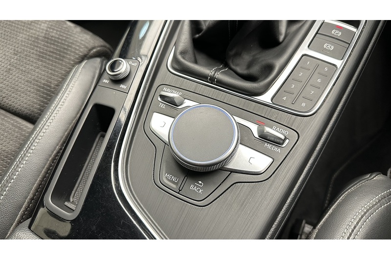 Audi A4 Avant TFSI Black Edition - U1056