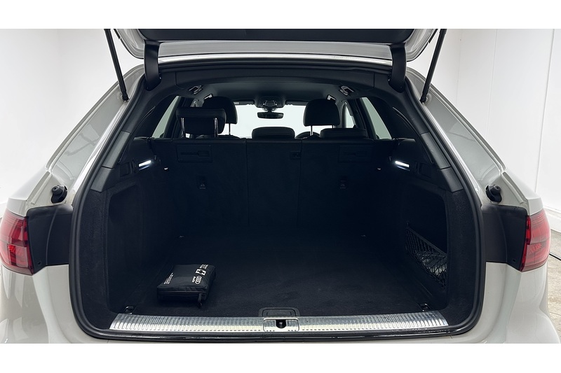 Audi A4 Avant TFSI Black Edition - U1056