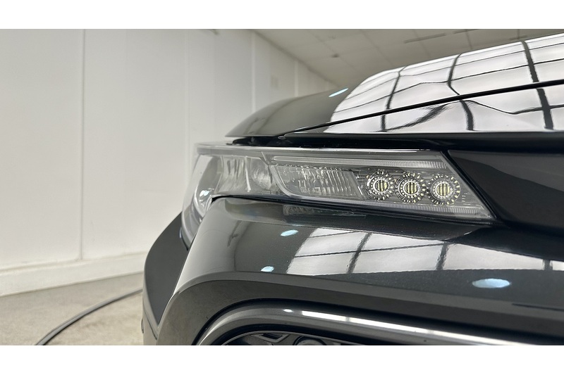 Toyota Corolla VVT-h Design - U1070