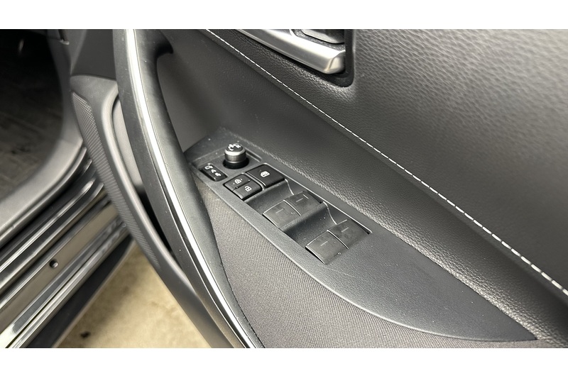 Toyota Corolla VVT-h Design - U1070