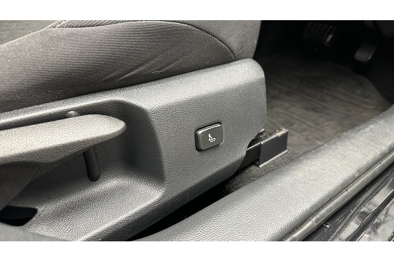 Toyota Corolla VVT-h Design - U1070