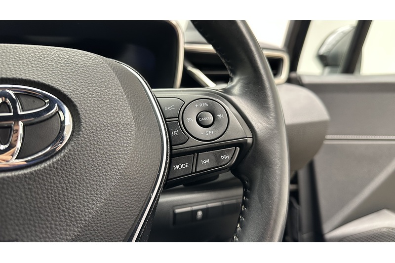 Toyota Corolla VVT-h Design - U1070