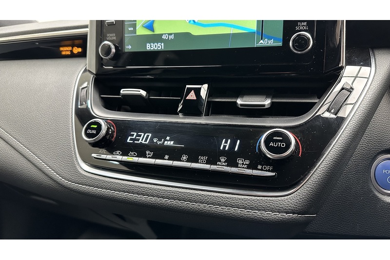 Toyota Corolla VVT-h Design - U1070