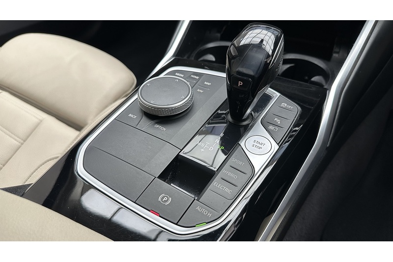 BMW 3 Series 330e Sport Pro - U1119