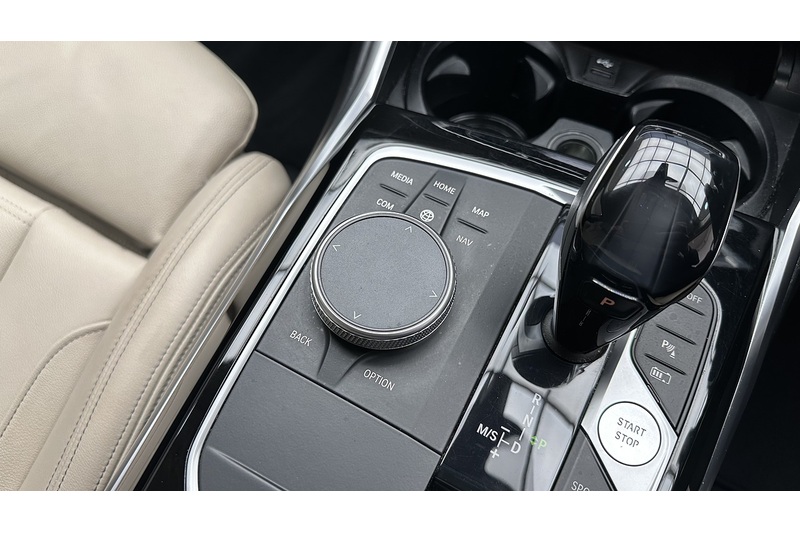 BMW 3 Series 330e Sport Pro - U1119