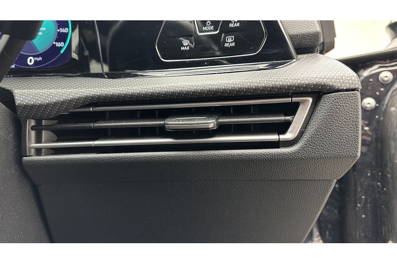 Volkswagen Golf TSI R-Line - U1217