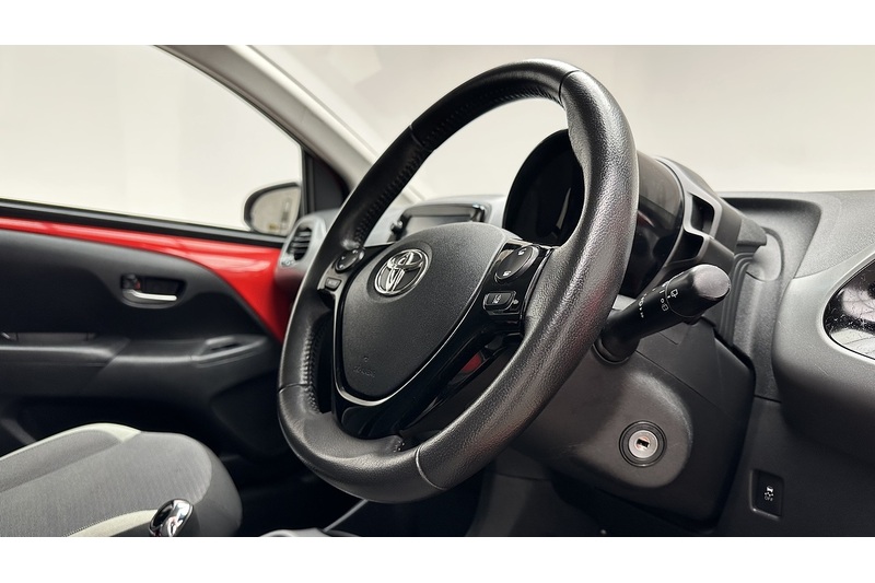 Toyota AYGO VVT-i x-play - U1276