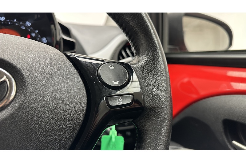 Toyota AYGO VVT-i x-play - U1276