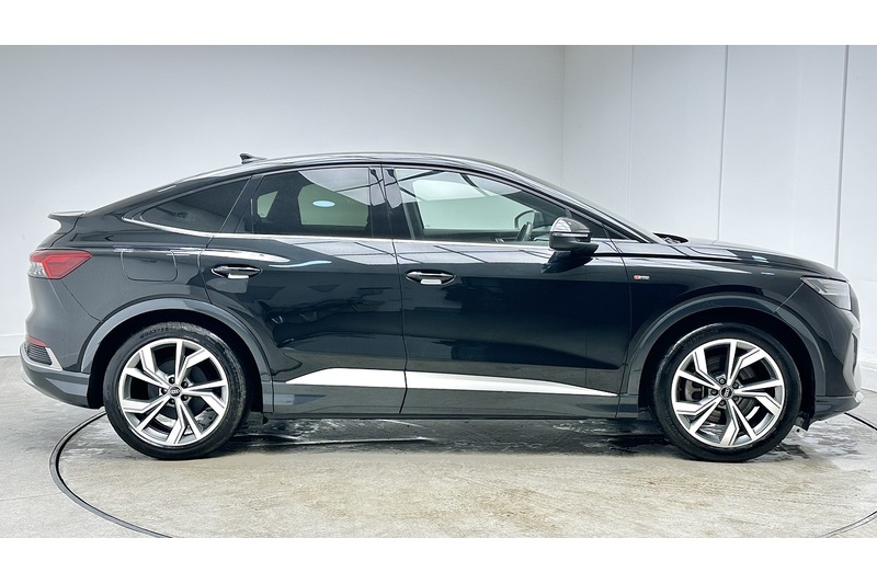 Audi Q4 e-tron Launch Edition - U1540