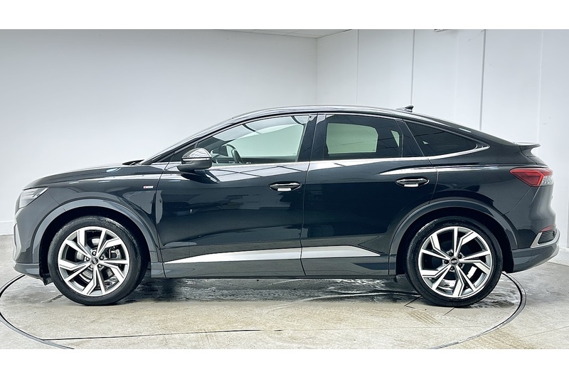 Audi Q4 e-tron Launch Edition - U1540