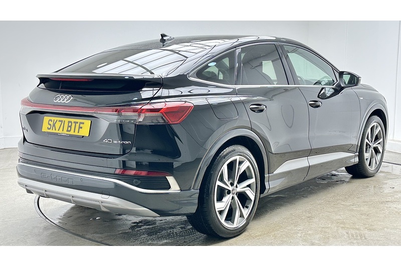 Audi Q4 e-tron Launch Edition - U1540