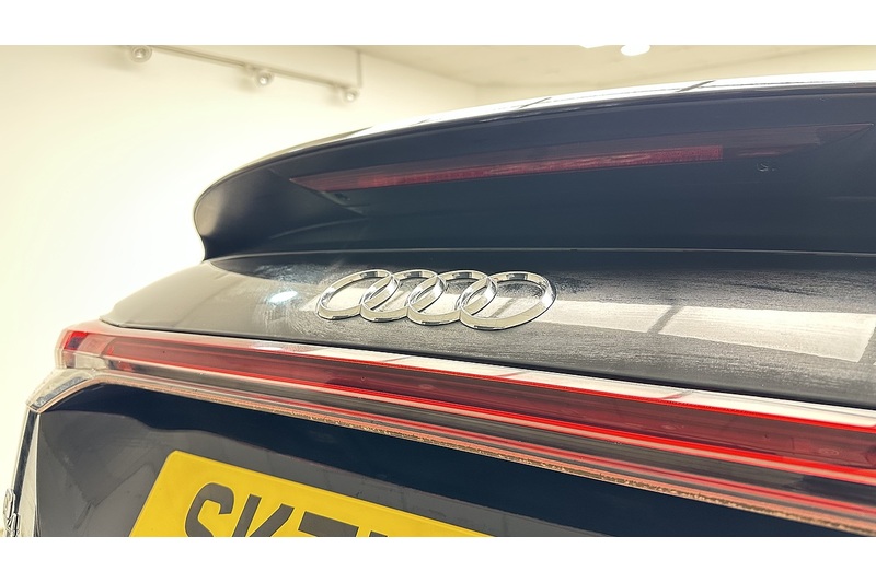 Audi Q4 e-tron Launch Edition - U1540