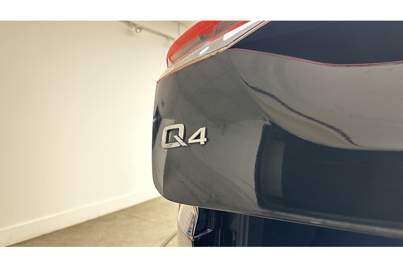 Audi Q4 e-tron Launch Edition - U1540
