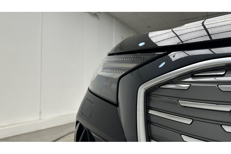 Audi Q4 e-tron Launch Edition - U1540