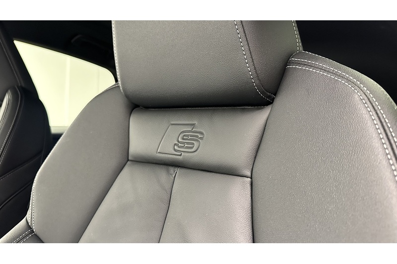 Audi Q4 e-tron Launch Edition - U1540