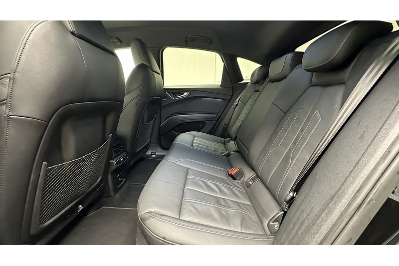 Audi Q4 e-tron Launch Edition - U1540