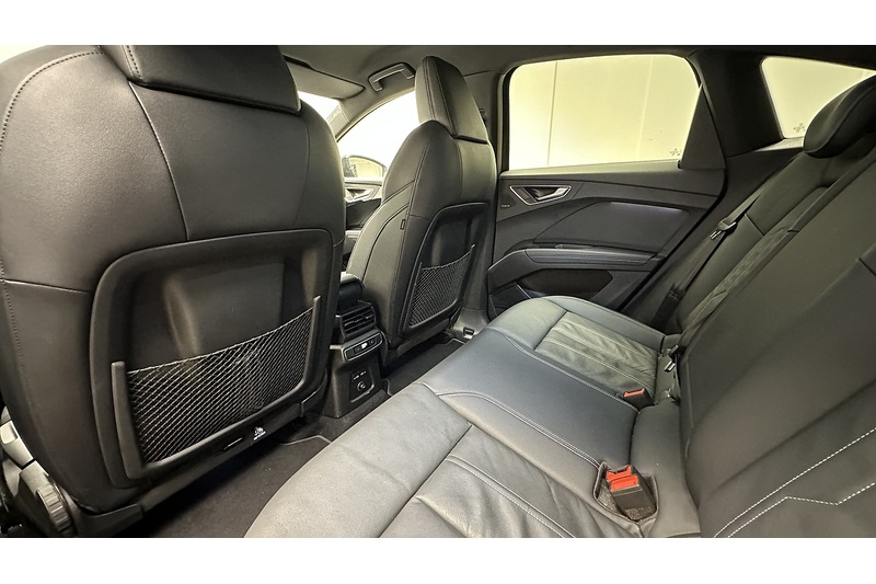 Audi Q4 e-tron Launch Edition - U1540