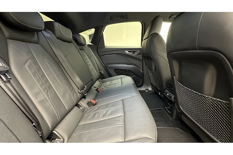 Audi Q4 e-tron Launch Edition - U1540