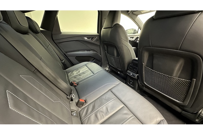 Audi Q4 e-tron Launch Edition - U1540