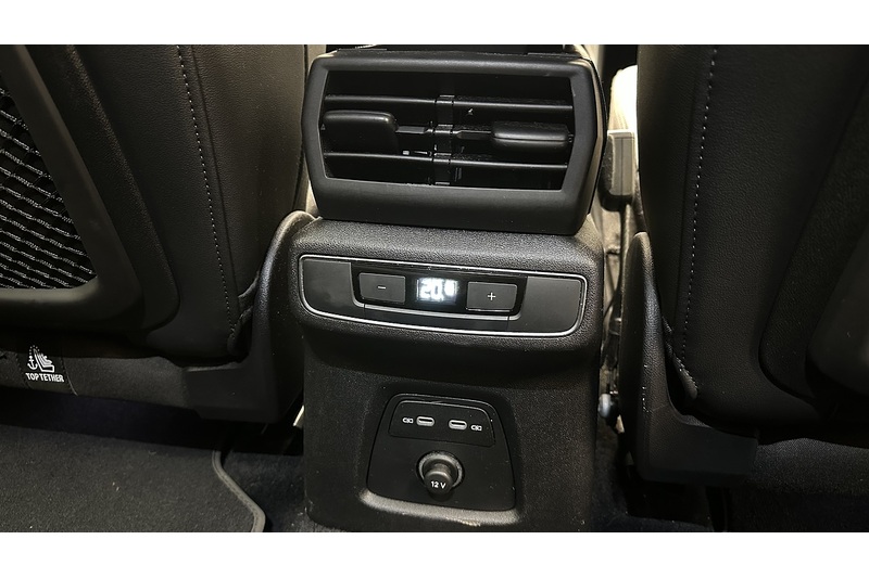 Audi Q4 e-tron Launch Edition - U1540