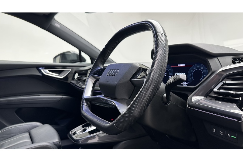 Audi Q4 e-tron Launch Edition - U1540